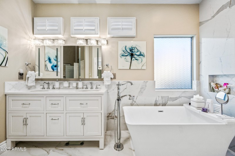 72-1817EWTC-ocupix-IR