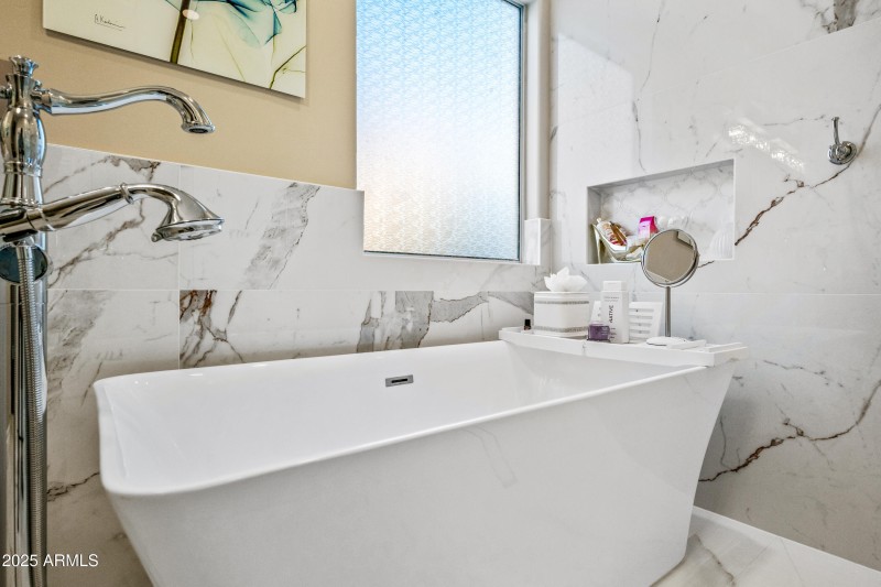 73-1817EWTC-ocupix-IR