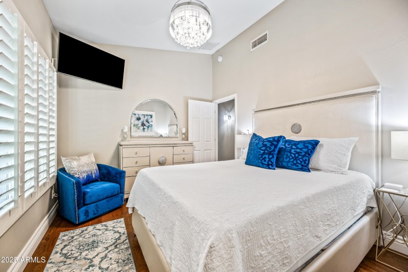 83-1817EWTC-ocupix-IR