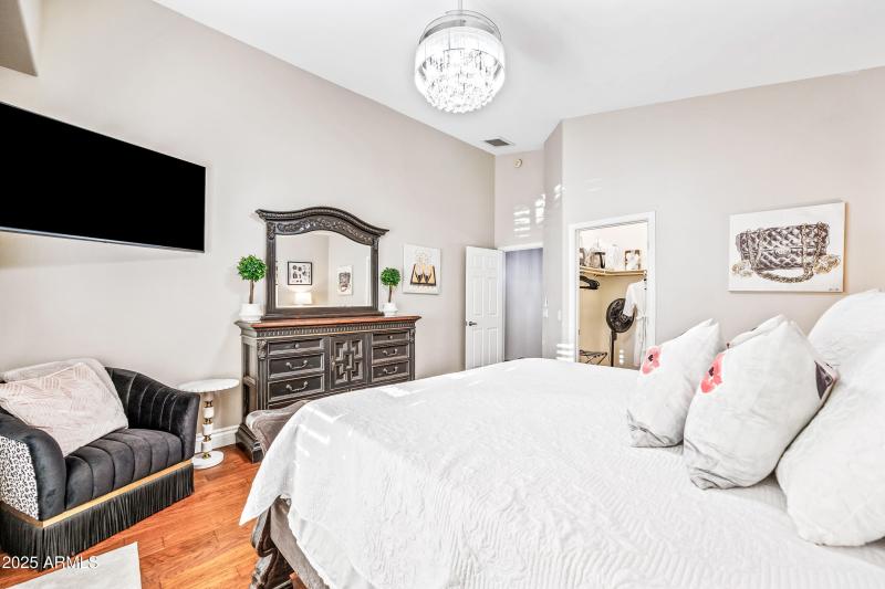 89-1817EWTC-ocupix-IR