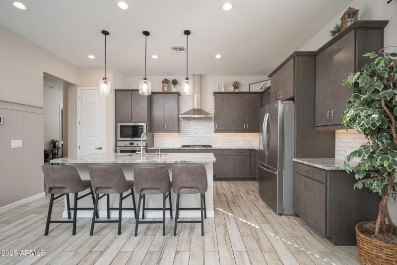 GREAT ROOM TO KITCHEN