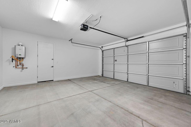 10205 W WELDON Avenue - Ready Now!