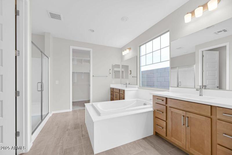 10201 W Weldon Avenue - ready Now!