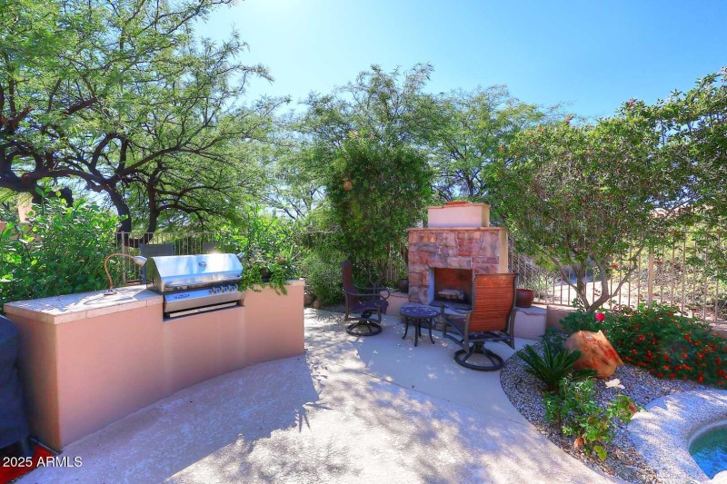 BBQ Grill-Outdoor Fireplace