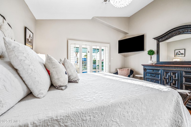 91-1817EWTC-ocupix-IR