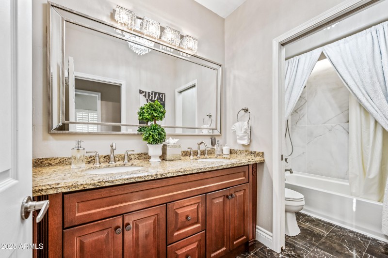 92-1817EWTC-ocupix-IR