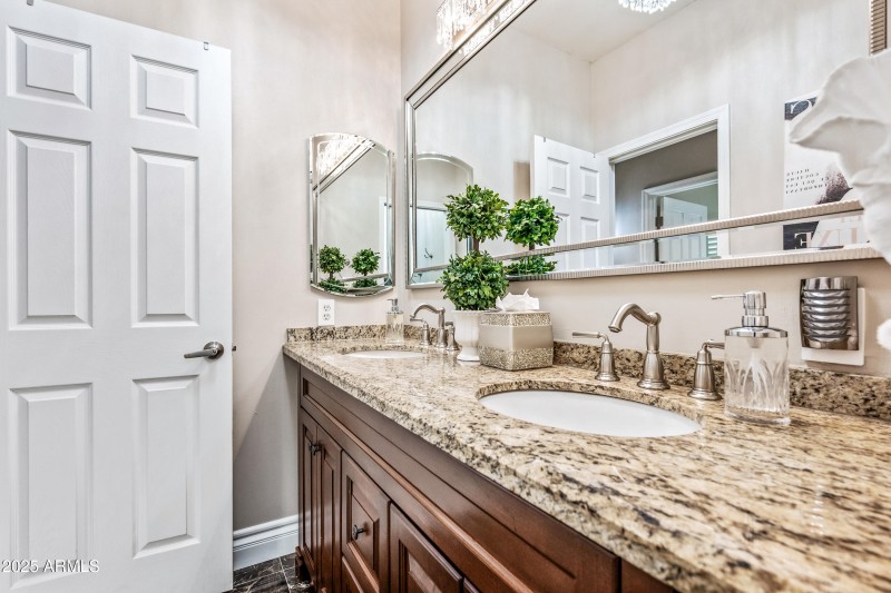 94-1817EWTC-ocupix-IR