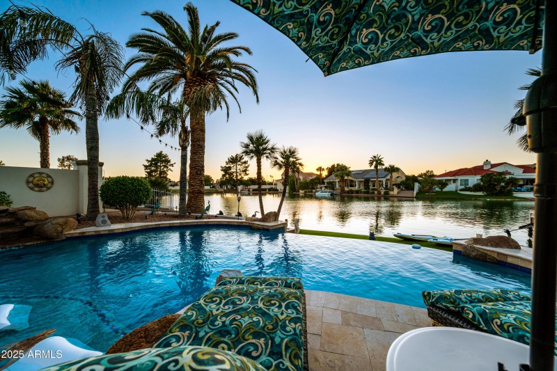 109-1817EWTC-ocupix-IR