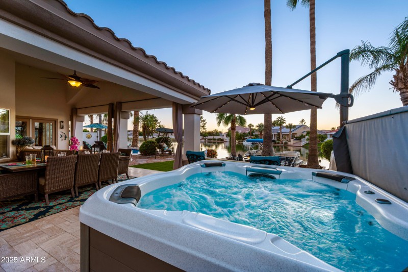 111-1817EWTC-ocupix-IR