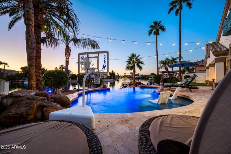 155-1817EWTC-ocupix-IR