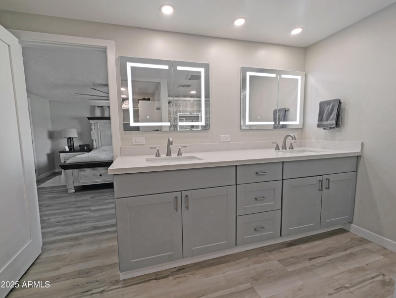 dual lighted vanity mirrors