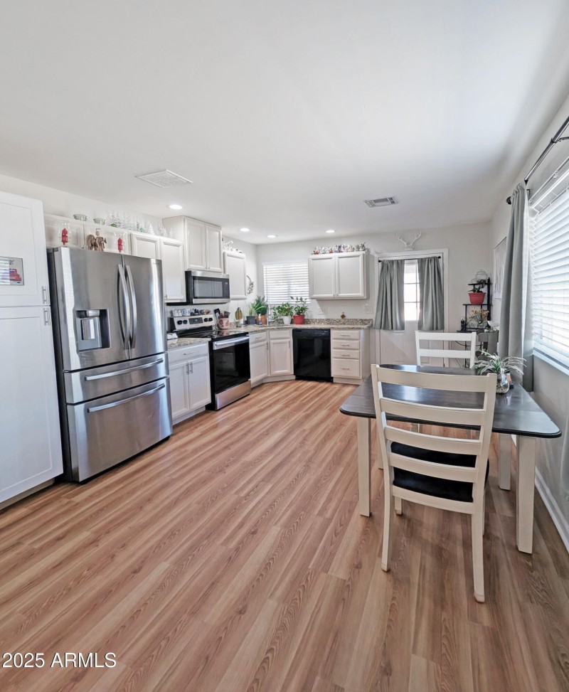 guest house eat-in kitchen