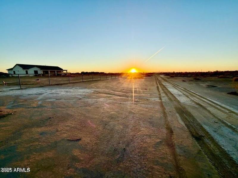 20251030064400292938000000-o