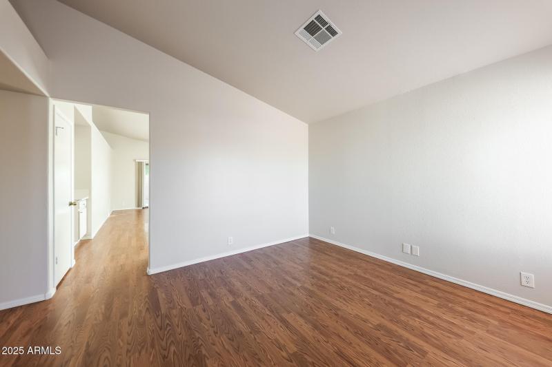 020-photo-bedroom-14914189