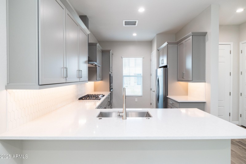 5128 Coolbrook Ave-10