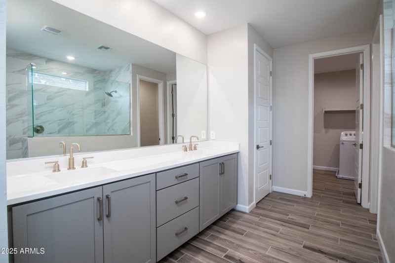 5128 Coolbrook Ave-21