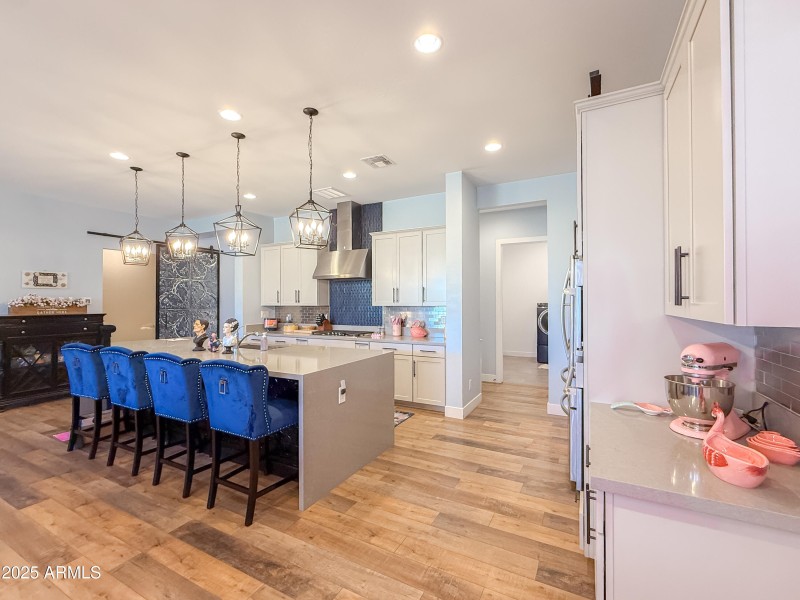 Tons of Cabinets & Conuntertop Space