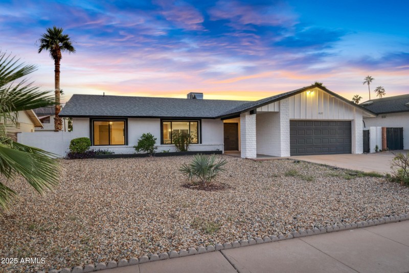 1527 E Bell De Mar Dr-29