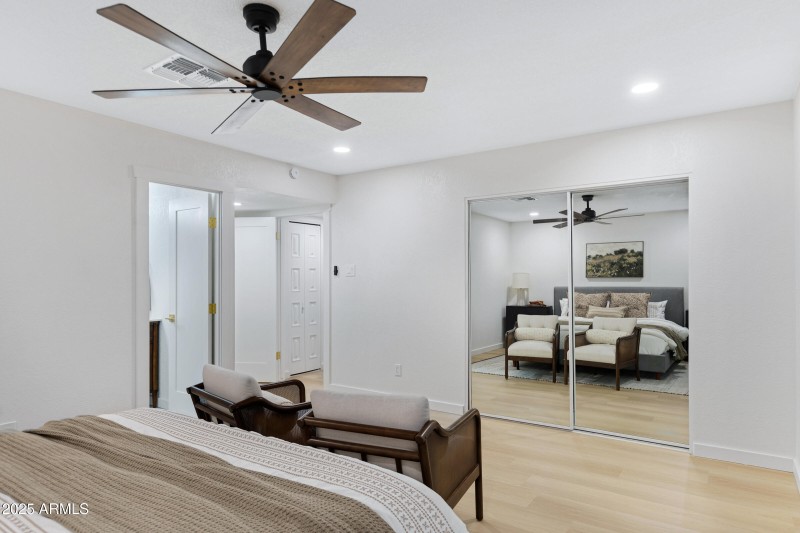 1527 E Bell De Mar Dr-19