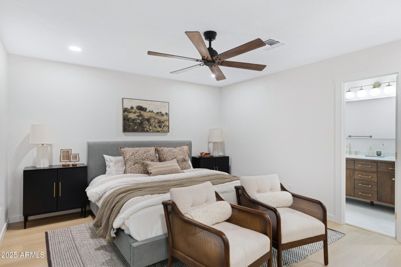 1527 E Bell De Mar Dr-18