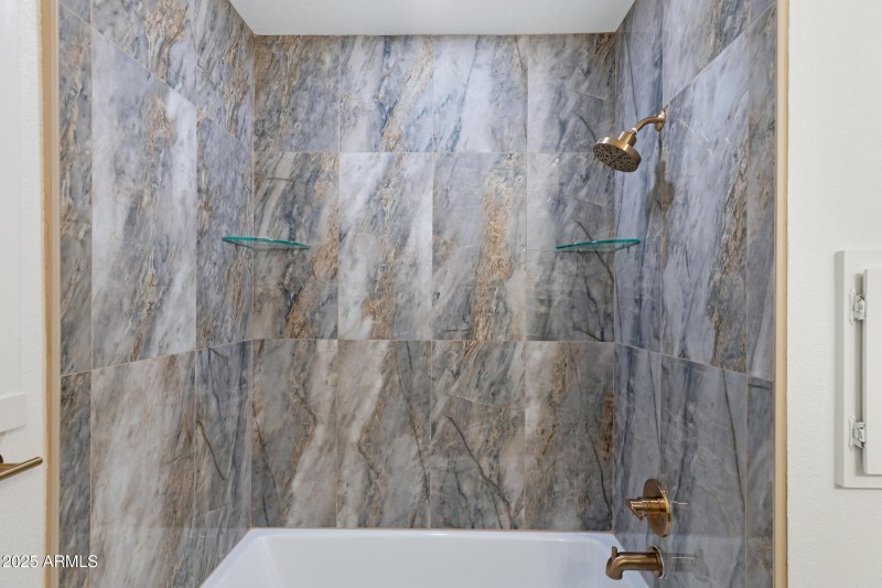 1527 E Bell De Mar Dr-16