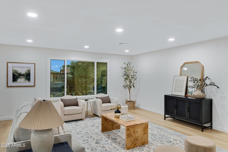 1527 E Bell De Mar Dr-7