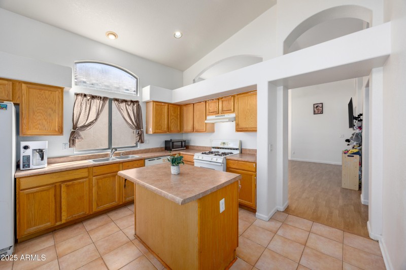 3408 E Rockwood Dr-8