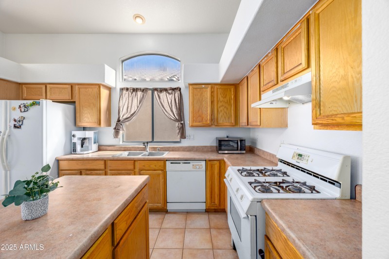 3408 E Rockwood Dr-10