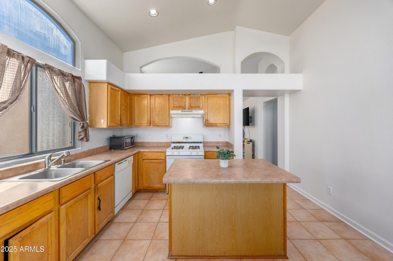 3408 E Rockwood Dr-11