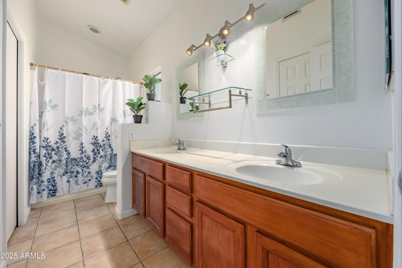 3408 E Rockwood Dr-17