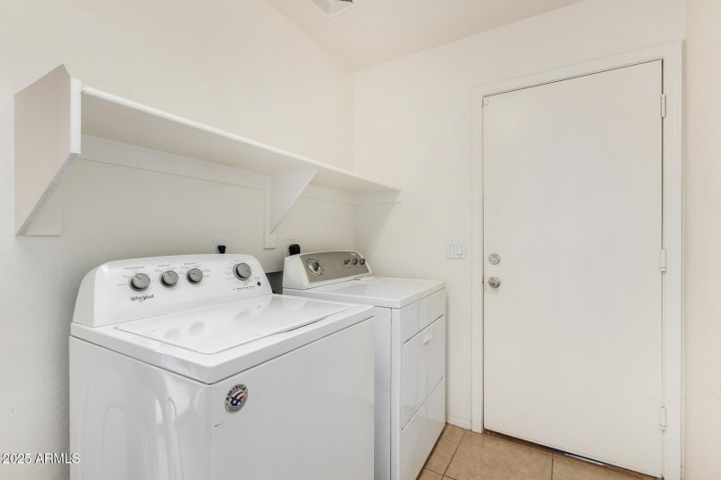 30 Laundry / Pantry