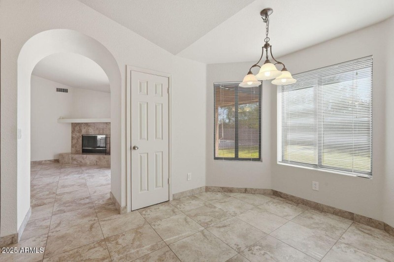 Breakfast room to living area