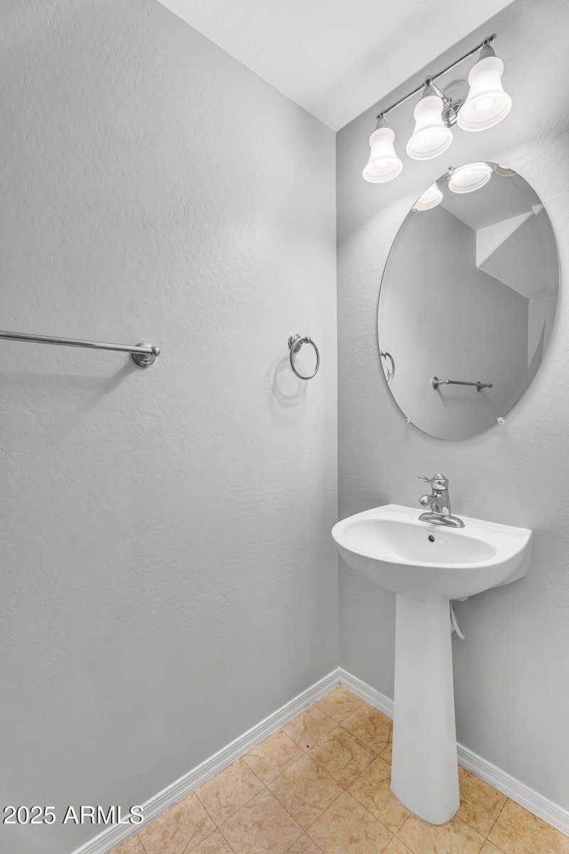 29-web-or-mls-8071 W Georgetown Way-11