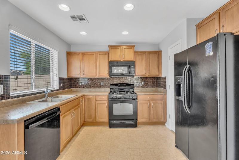 10-web-or-mls-8071 W Georgetown Way-10