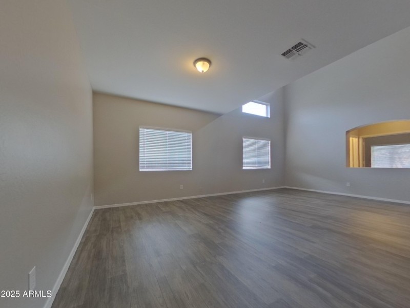 1_pc_kBwASNtdXS_uieLH2sznU_layout_1