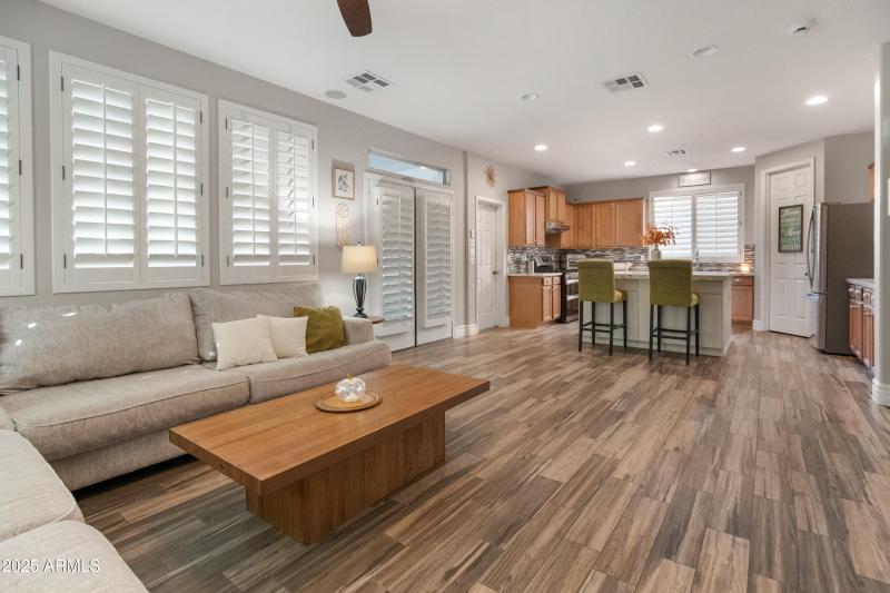 15294 W Old Oak Ln-31