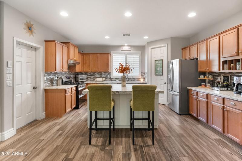 15294 W Old Oak Ln-33