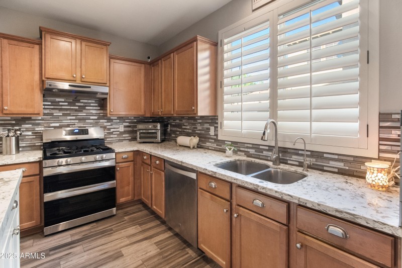 15294 W Old Oak Ln-34