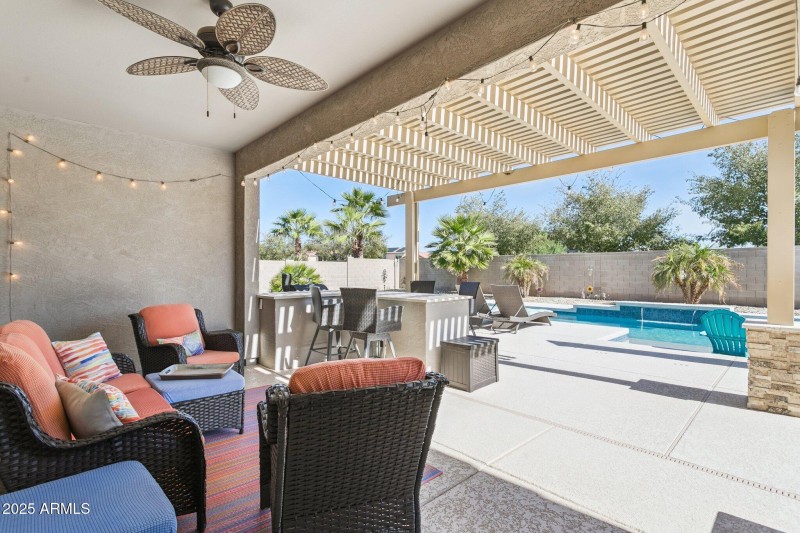 Covered patio & Pergola