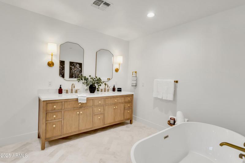 Primary Bathroom (2)