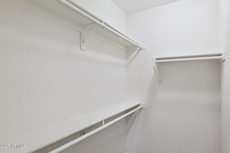 Br2 Walk in Closet