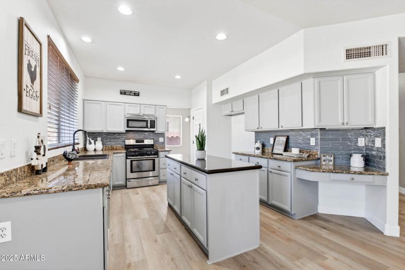 22_11530_W_Palm_Brook22_mls