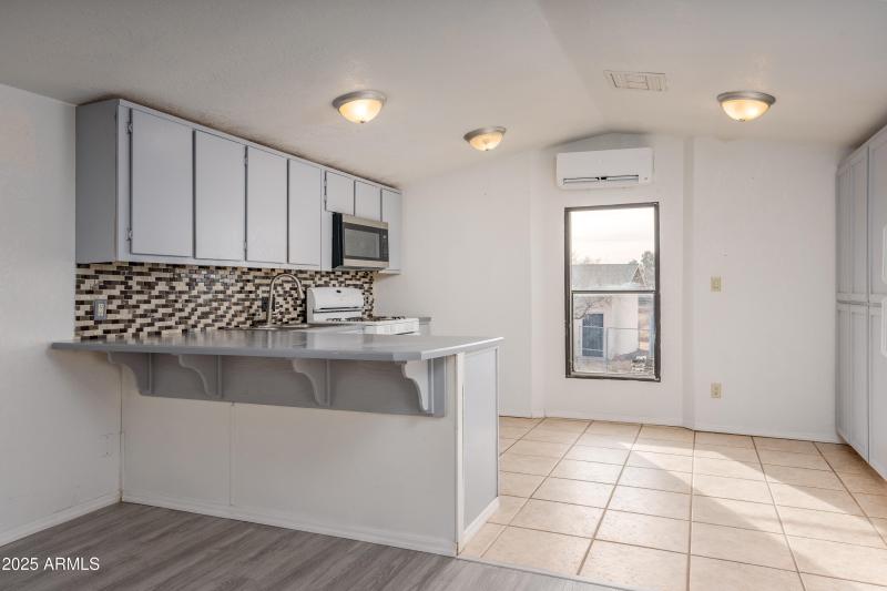 220 S Bright Star Ln