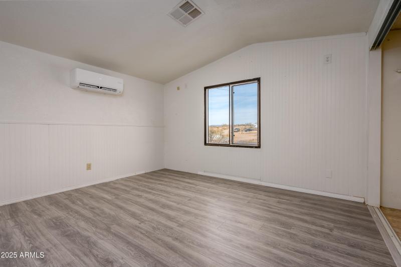 220 S Bright Star Ln