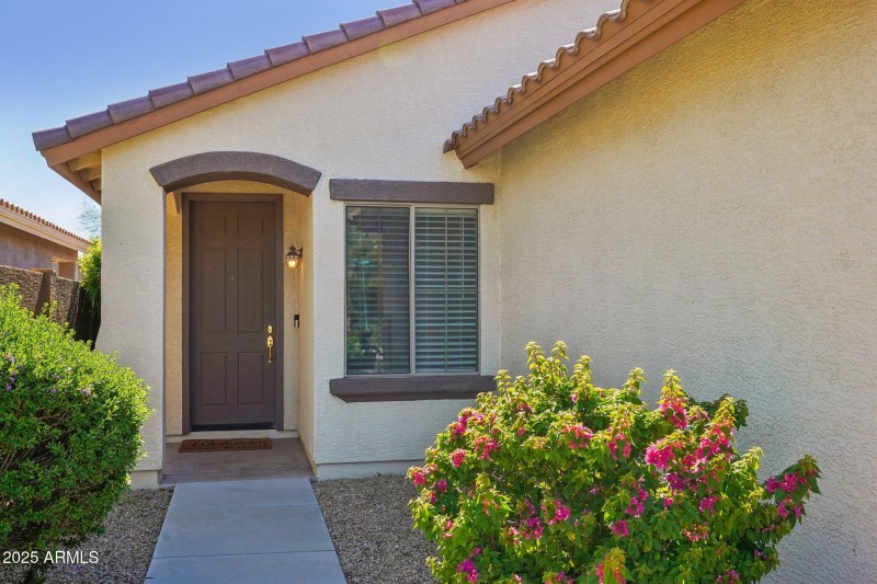 7-web-or-mls-W Kuralt Dr-S3010-007