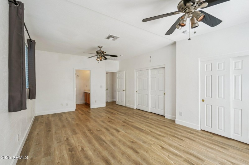 13-web-or-mls-W Kuralt Dr-S3010-013