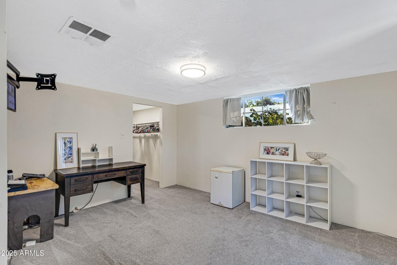 Primary bedroom 29 W Mission Ln-12