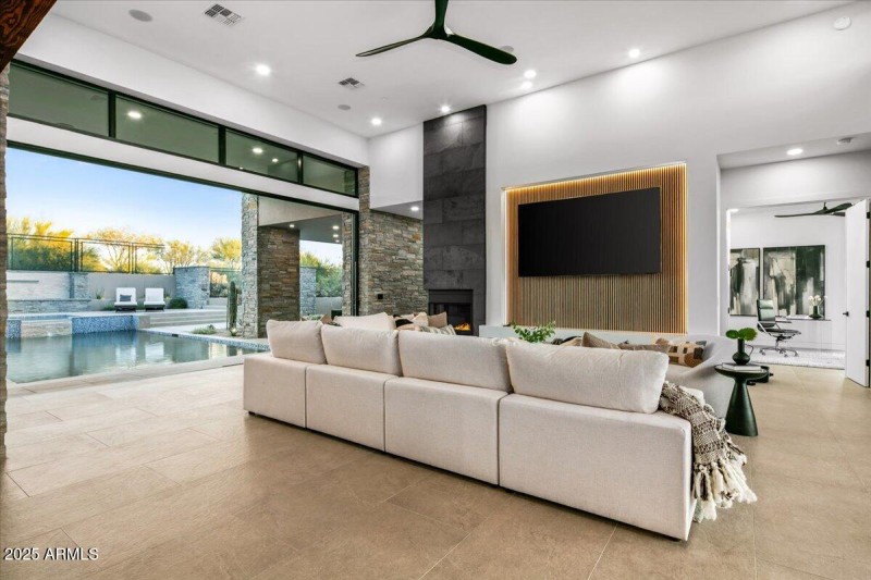 047-Great Room Views