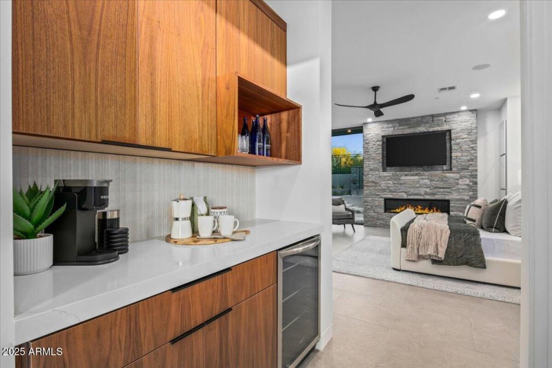 065-Primary Suite Coffe Bar