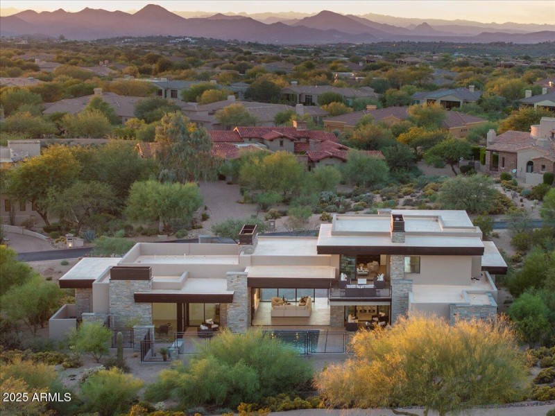 087-Back Of House ~ Mountain Views